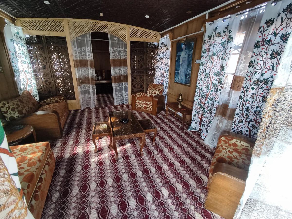 Houseboat Young Balmoral Castle Srinagar  Bagian luar foto